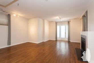 2035 W Crystal St, Unit 1 in Chicago, IL - Building Photo - Building Photo