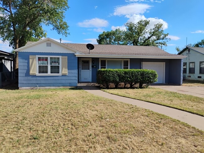 1923 37th St in Lubbock, TX - Building Photo - Building Photo