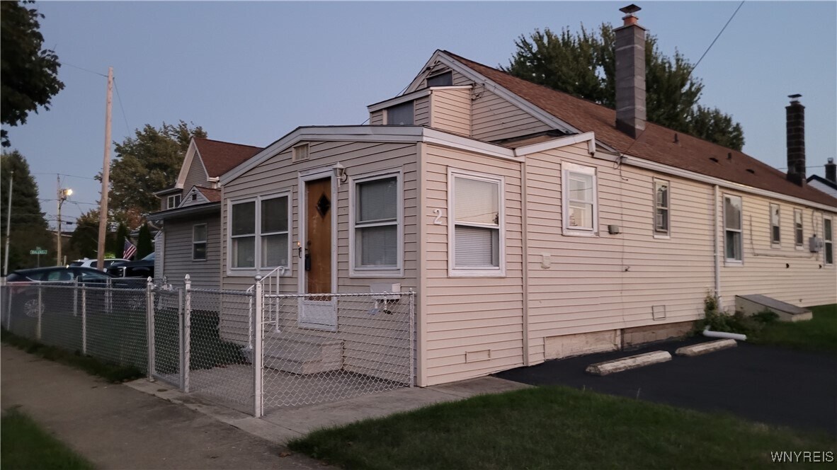 2 Balzac Ct in Tonawanda, NY - Building Photo