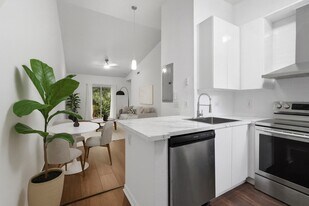 Davie Villas Stirling, LLC in Davie, FL - Building Photo