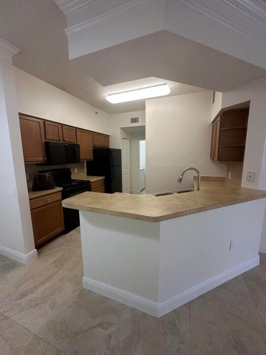 9901 Baywinds Blvd in West Palm Beach, FL - Building Photo