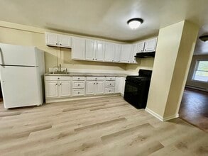 92 W Main St in Vernon, CT - Foto de edificio - Building Photo