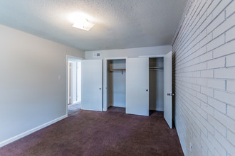 Crane Manor Apartments in Memphis, TN - Building Photo - Interior Photo