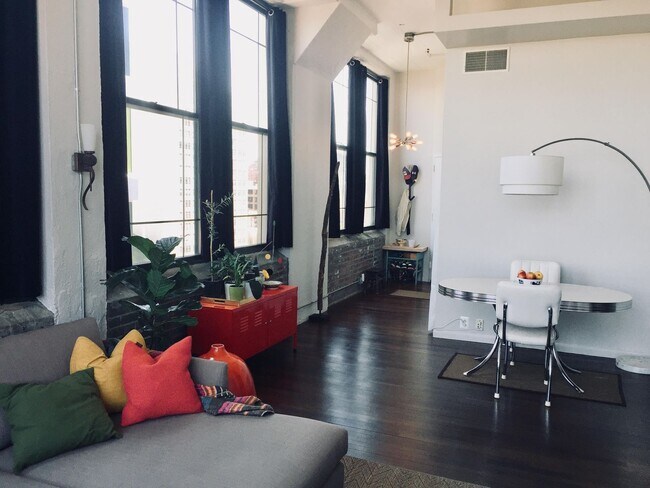 314 N 12th St in Philadelphia, PA - Building Photo - Building Photo