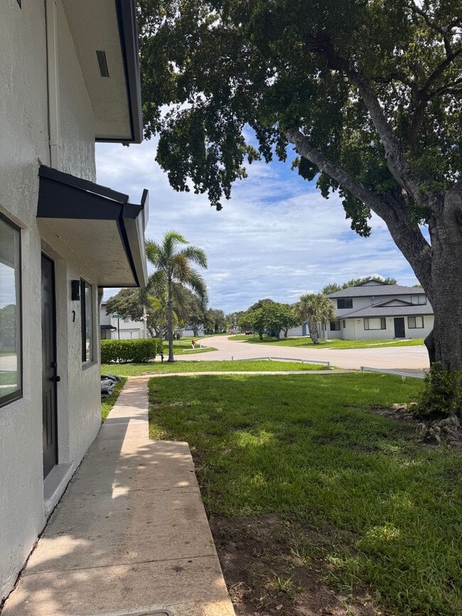 property at 904 E Tiffany Dr