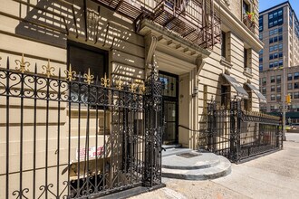 2701-2707 Broadway in New York, NY - Building Photo - Building Photo