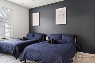 2037 Statesville Ave in Charlotte, NC - Building Photo - Building Photo