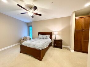Peregrine Plaza in Kalamazoo, MI - Building Photo - Building Photo