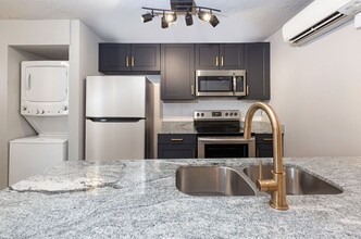 Shenandoah Apartments in South Salt Lake, UT - Building Photo - Interior Photo