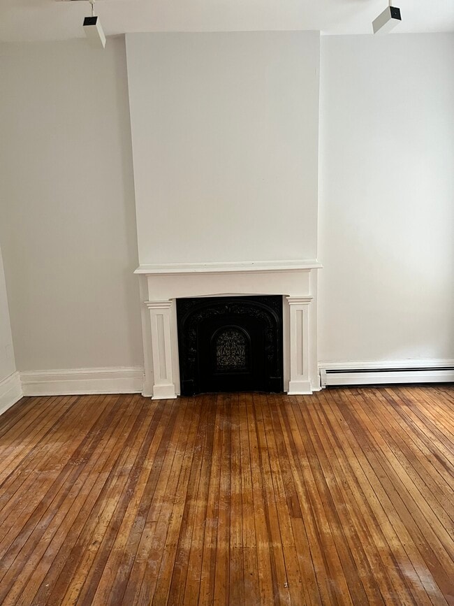 301 Hudson Ave, Unit 1 in Albany, NY - Foto de edificio - Building Photo