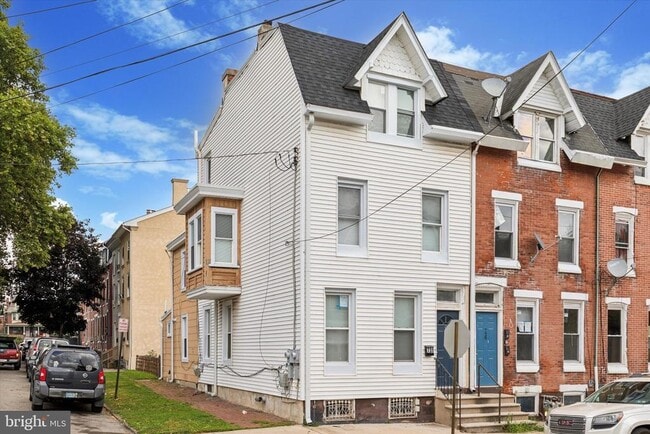 property at 731 W Lafayette St