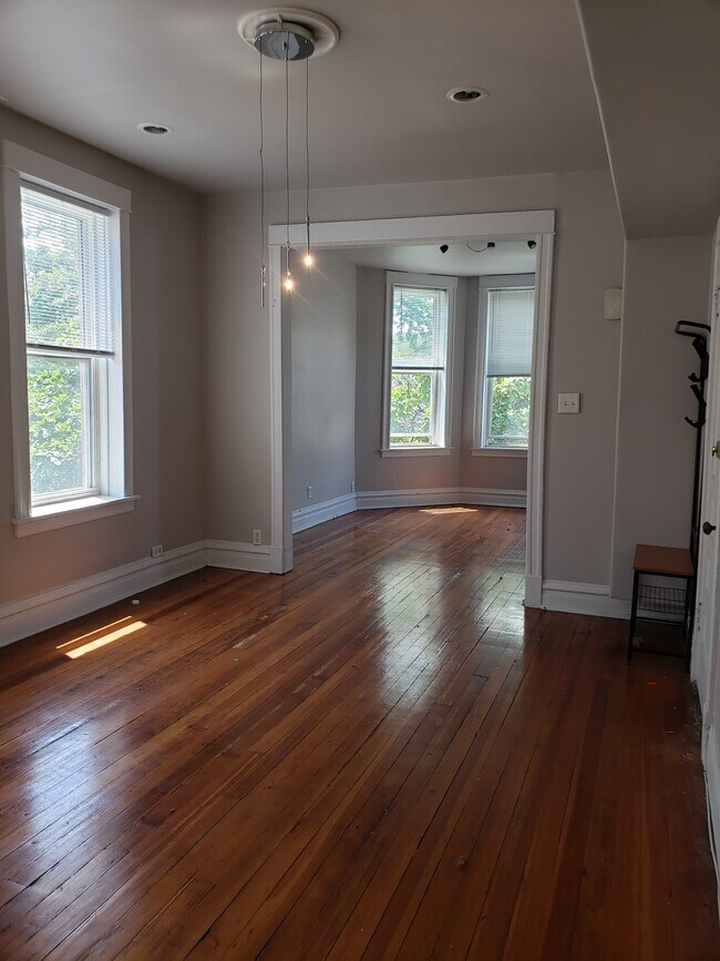 2071 N Leavitt St in Chicago, IL - Building Photo - Building Photo