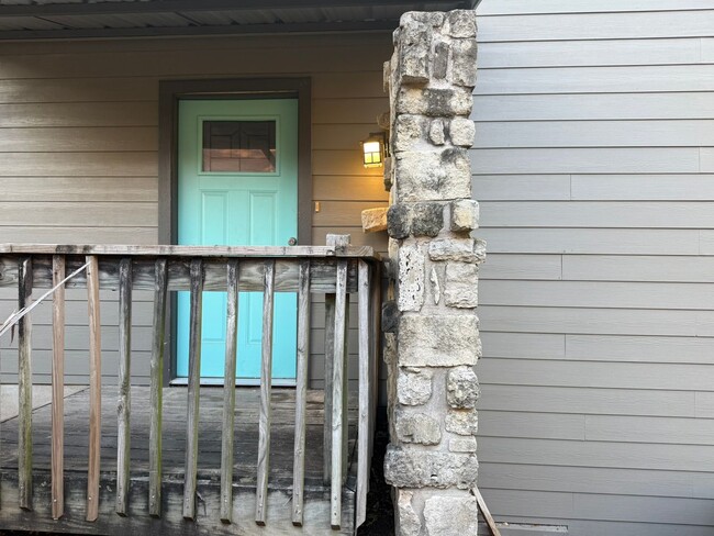 1606 Waterloo Tr in Austin, TX - Foto de edificio - Building Photo