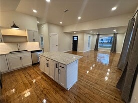 716 N Madison St in Siloam Springs, AR - Building Photo