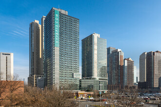 VYV in Jersey City, NJ - Foto de edificio - Building Photo