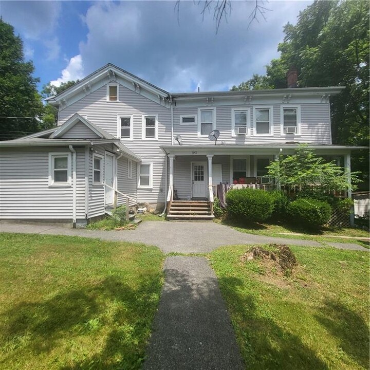 123 Old Turnpike Rd in Bloomingburg, NY - Building Photo