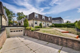 32 Bernhardt Dr in Buffalo, NY - Building Photo - Building Photo