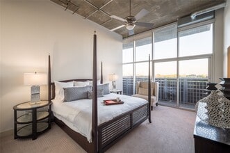 4899 Montrose Blvd in Houston, TX - Building Photo - Building Photo