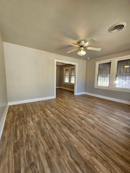 3214 W Travis St in San Antonio, TX - Building Photo