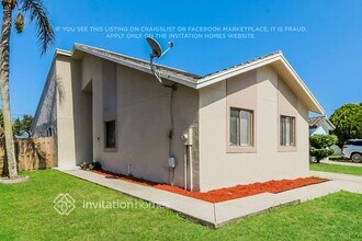 5808 Strawberry Lakes Cir in Greenacres, FL - Building Photo - Building Photo
