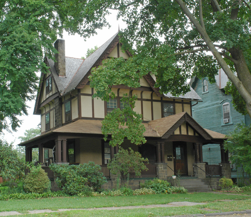 323-325 Center St in Williamsport, PA - Building Photo