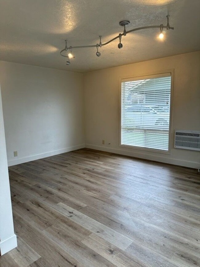 797-799 15th St NE in Salem, OR - Building Photo - Building Photo