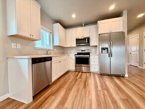 16439 Bassett Rd in La Pine, OR - Building Photo - Building Photo