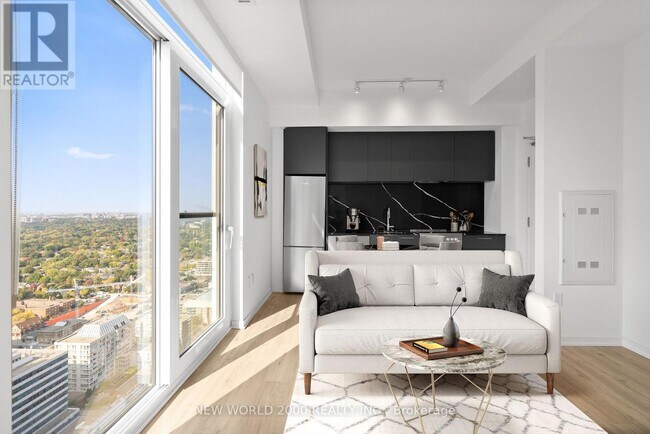 101 Roehampton Ave in Toronto, ON - Building Photo - Building Photo