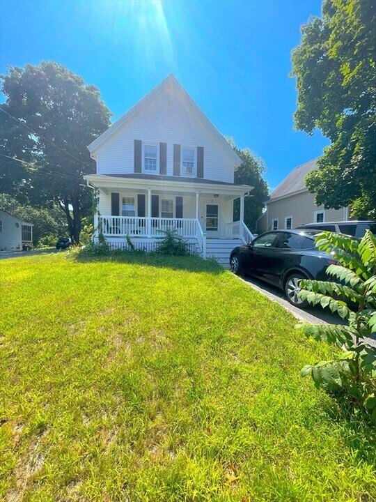 81 Walnut St in West Bridgewater, MA - Building Photo
