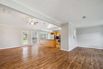 408 Travis St in Webster, TX - Building Photo - Building Photo