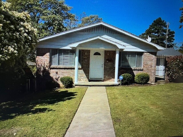 100 S Plaza Dr in Little Rock, AR - Building Photo
