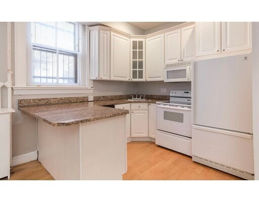 135 Marlborough St-Unit -2 in Boston, MA - Building Photo - Building Photo