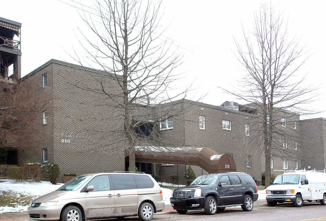 OAK COURT in Oakmont, PA - Foto de edificio