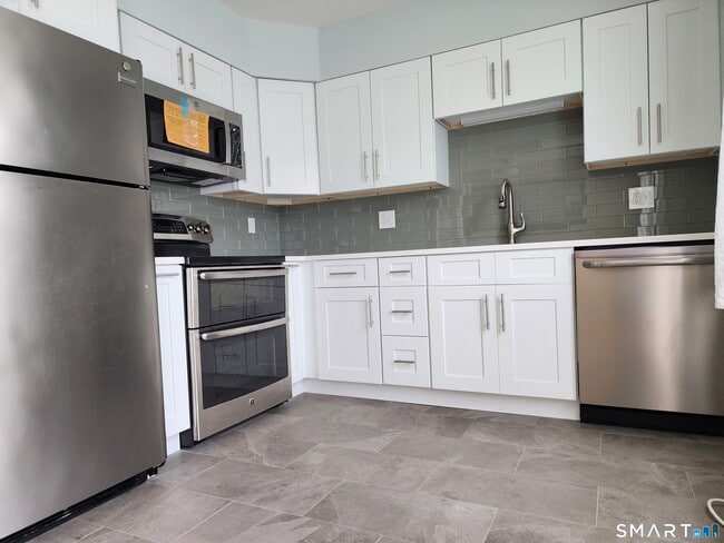 52 Glen Ridge Ct in New Milford, CT - Building Photo - Building Photo