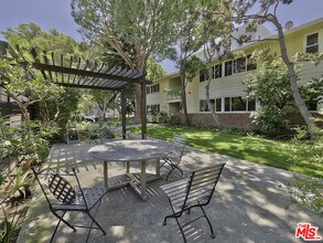 1217 N Crescent Heights Blvd in West Hollywood, CA - Building Photo - Building Photo
