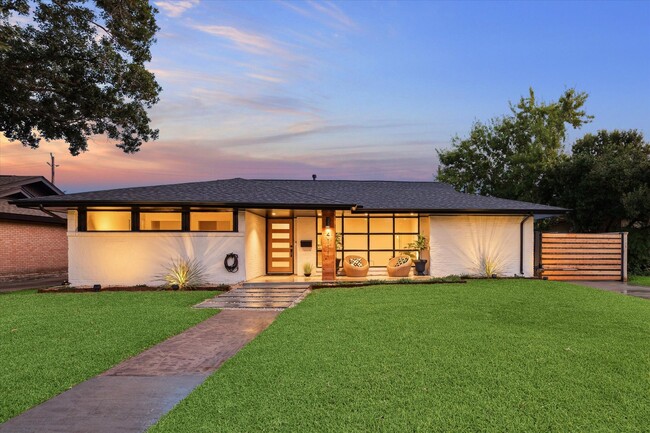 4111 Martinshire Dr in Houston, TX - Building Photo - Building Photo