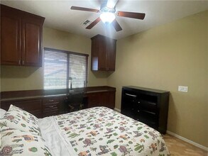 2412 Ozark Plateau Dr in Henderson, NV - Building Photo - Building Photo