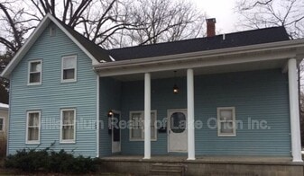 747 N Main St in Lapeer, MI - Building Photo