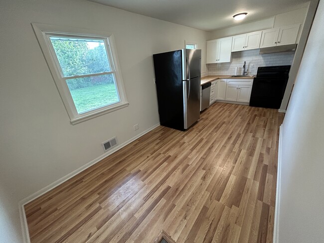 1746 Oakwood Dr in Shoreview, MN - Building Photo - Building Photo