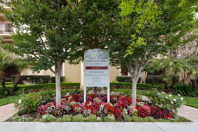 Vinton Court Apartments in Los Angeles, CA - Building Photo - Building Photo