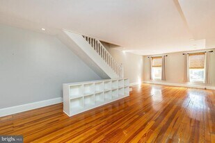 7 N Loudoun St in Winchester, VA - Building Photo