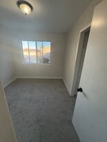 429 Summit Dr in Henderson, NV - Building Photo