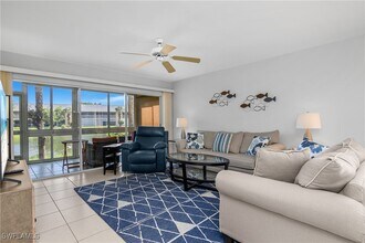 1330 Yesica Ann Cir in Naples, FL - Foto de edificio - Building Photo
