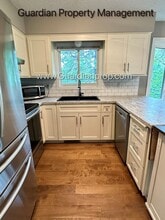 9950 Buckingham Dr in Eden Prairie, MN - Building Photo - Building Photo