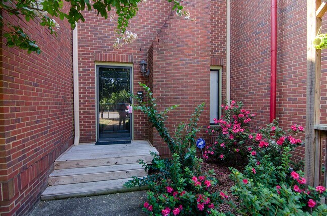 908C Russell St in Nashville, TN - Building Photo - Building Photo