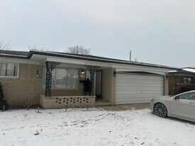 36158 Weber Dr in Sterling Heights, MI - Building Photo