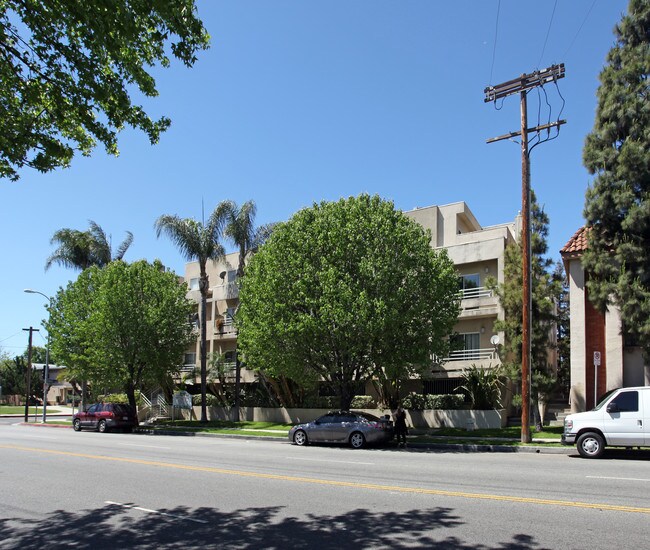 Kester Place Apartments in Sherman Oaks, CA - Foto de edificio - Building Photo