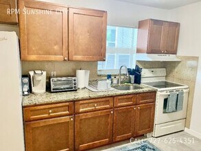 2874 38th Ave N in St. Petersburg, FL - Building Photo - Building Photo