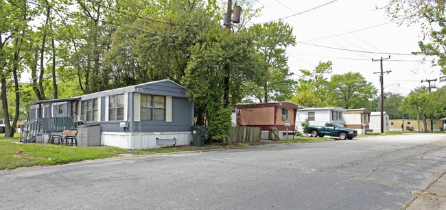 Smitty's Mobile Home Park in Norfolk, VA - Building Photo - Building Photo