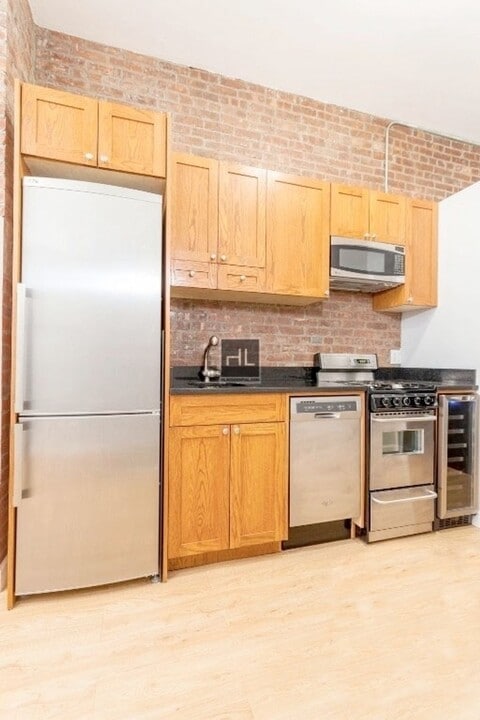 West 51st Street in New York, NY - Building Photo